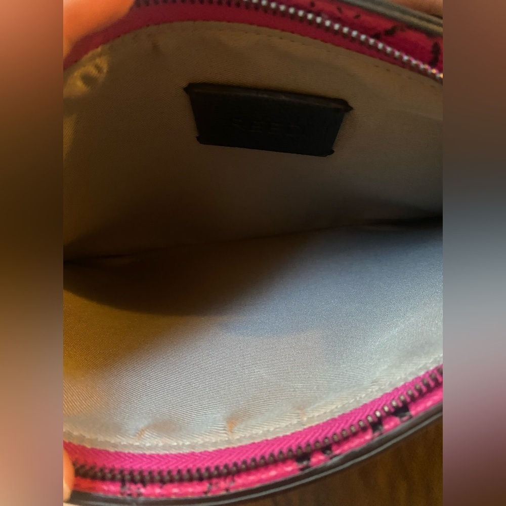 Reed Magenta pouch bag - Picture 3 of 6